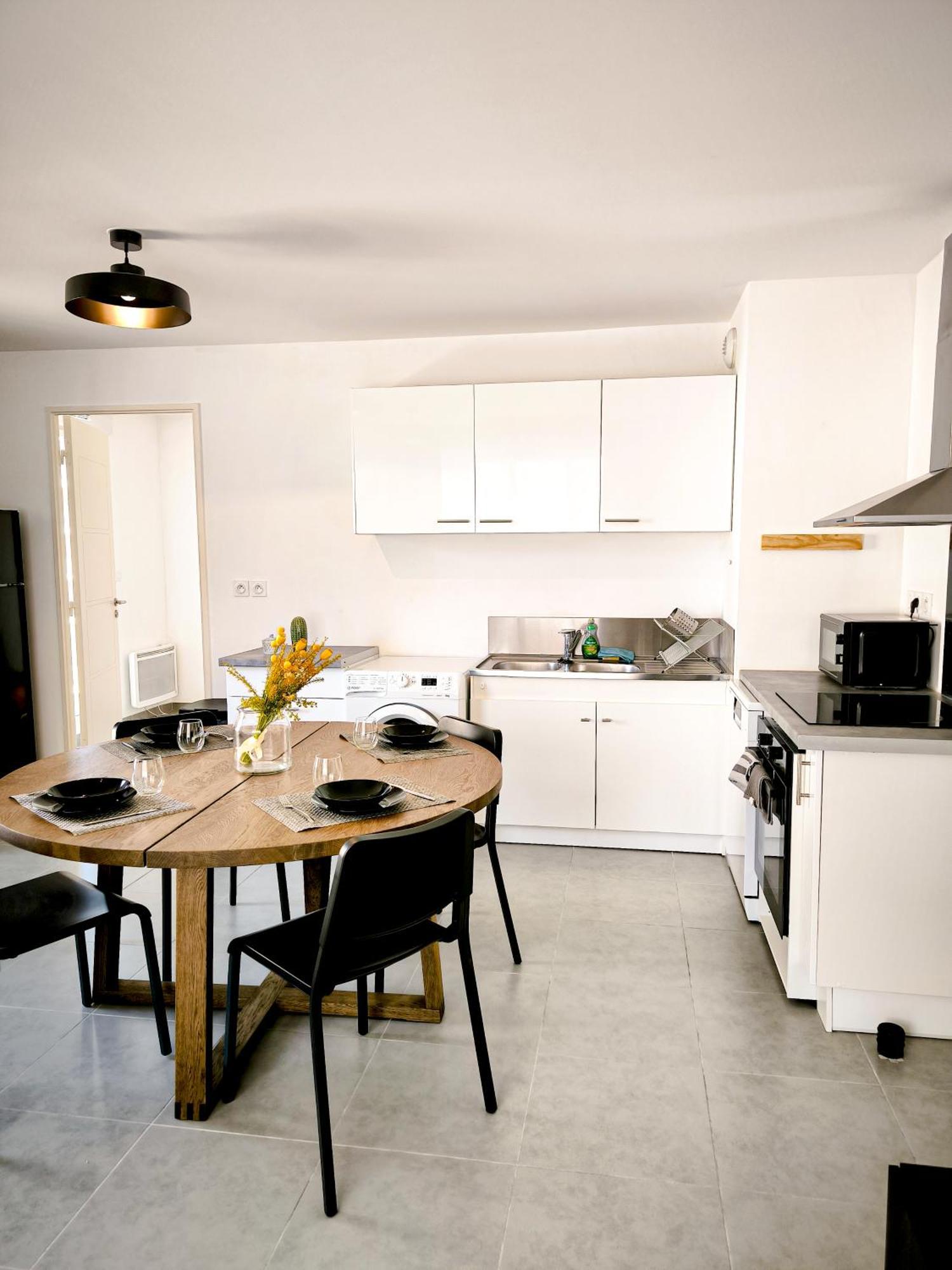 L'instant Aixois T3 Situe A Aix La Duranne Appartement